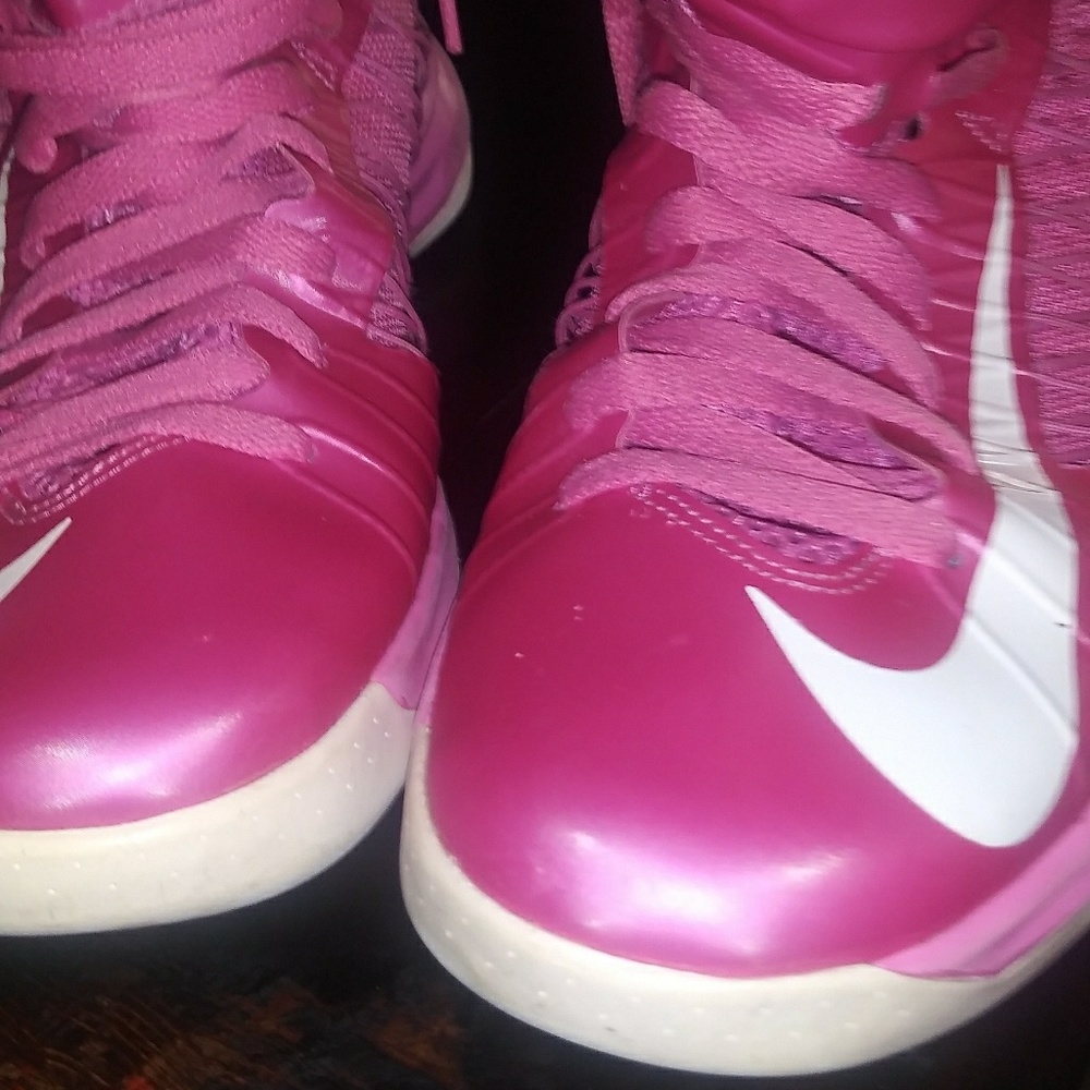 Pink nikes - Picture 3 of 3